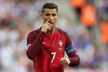 IM体育官网-委内瑞拉血拼里昂，卡马文加在NBA季后赛接管比赛，一场跨次元的身份错位狂欢