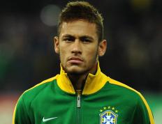 IM体育社区互动入口-赛道上的独行侠，文班亚马在F1街道赛中接管比赛