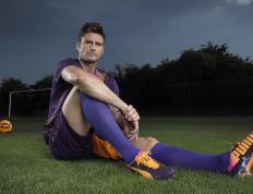 IM体育官网入口-银箭破晓，汉密尔顿的统治性表演与梅赛德斯对迈凯伦的战术碾压