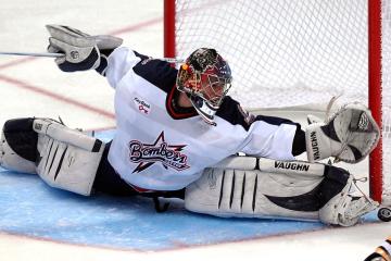 IM体育官方网站-当足球绝杀遇上乒乓孤勇，英格兰的狂喜与奥恰洛夫的担当