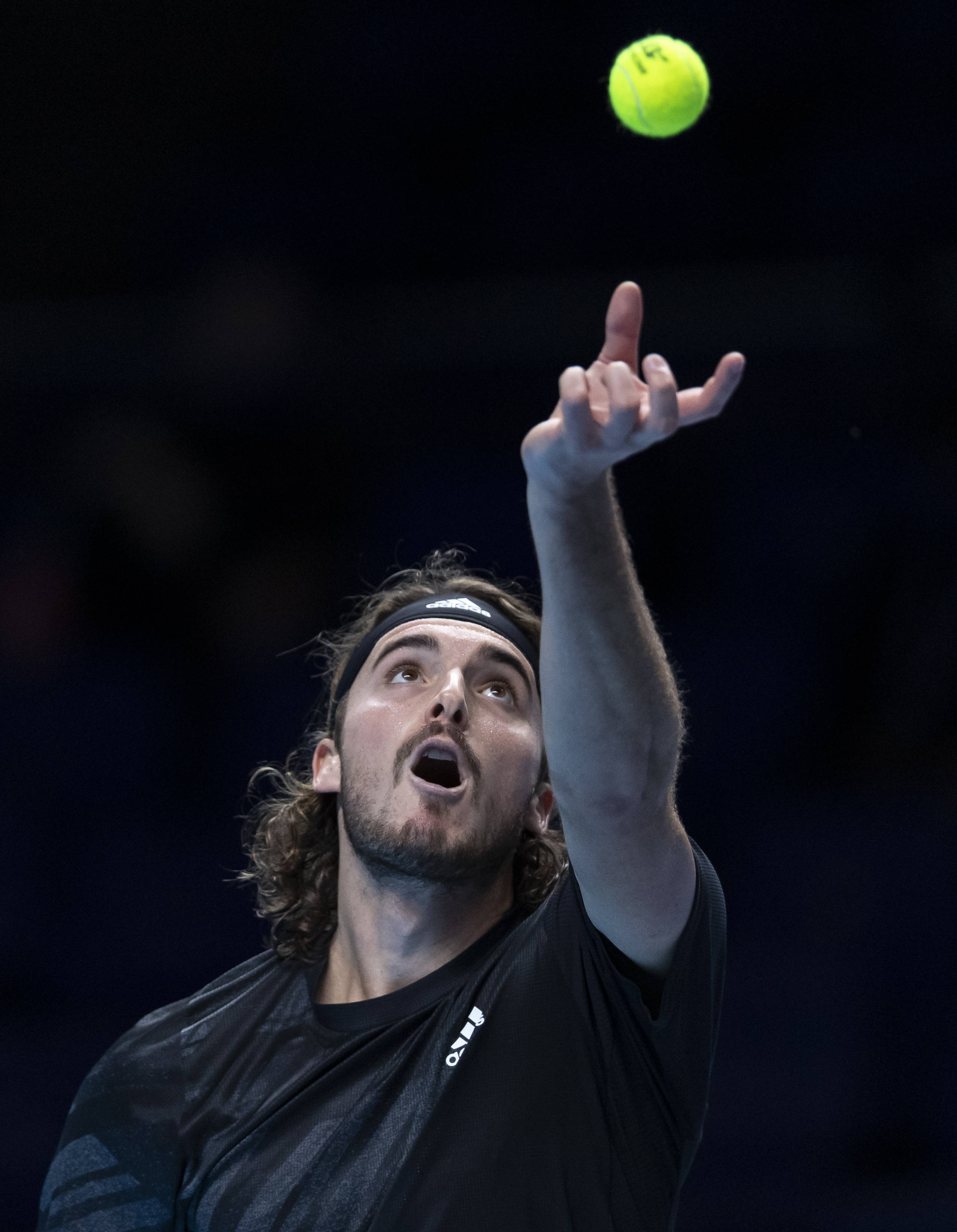 IM体育官网-关于意大利网球队险胜西班牙网球队，西西帕斯打破历史纪录的信息