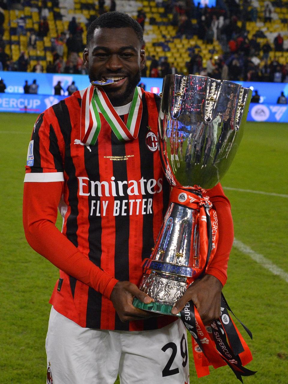 IM体育app-包含意大利足球盛况空前,AC米兰队夺冠在望的词条