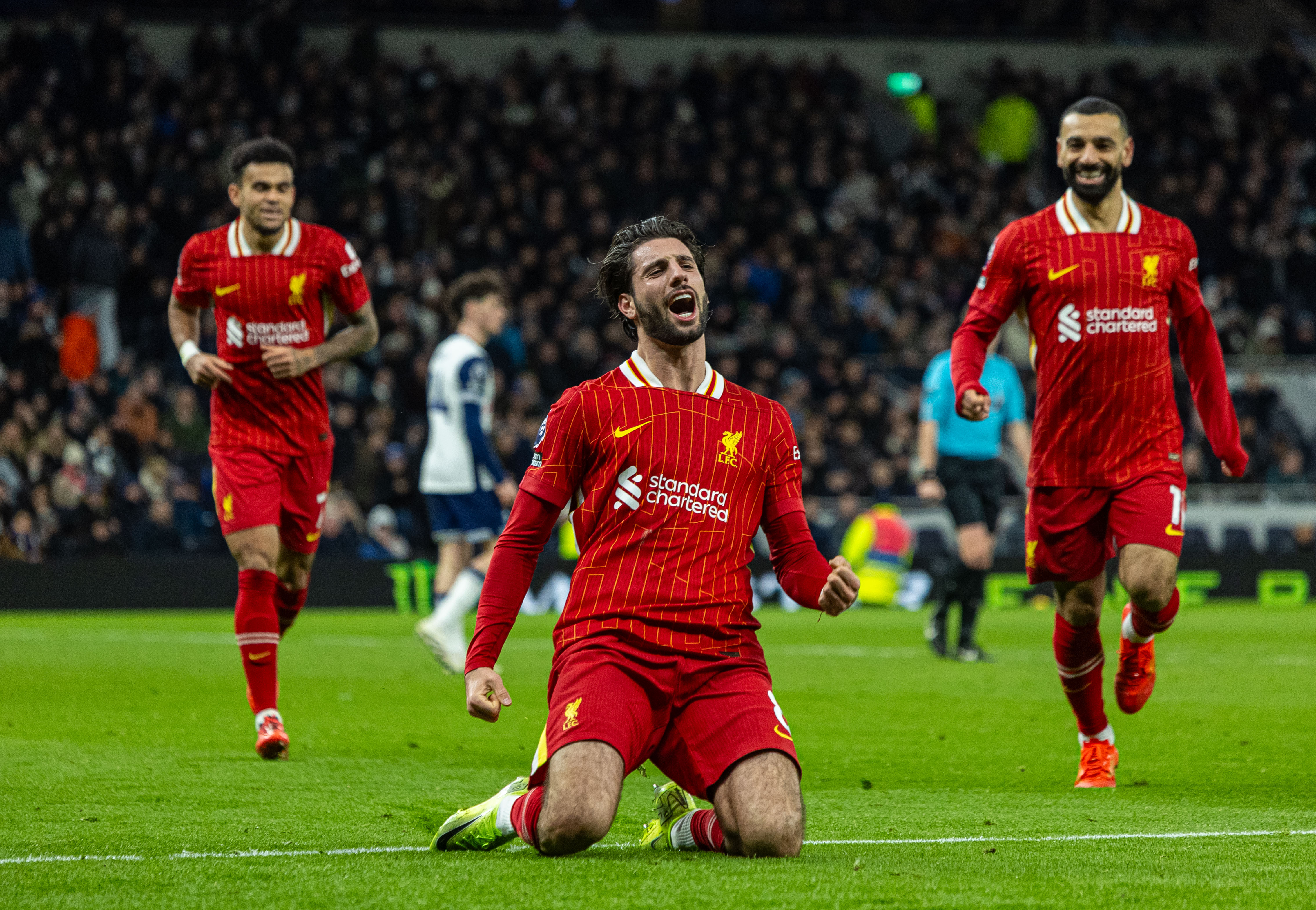 IM体育App下载-利物浦客场击败对手,萨拉赫再入一球刷新进球数目的简单介绍