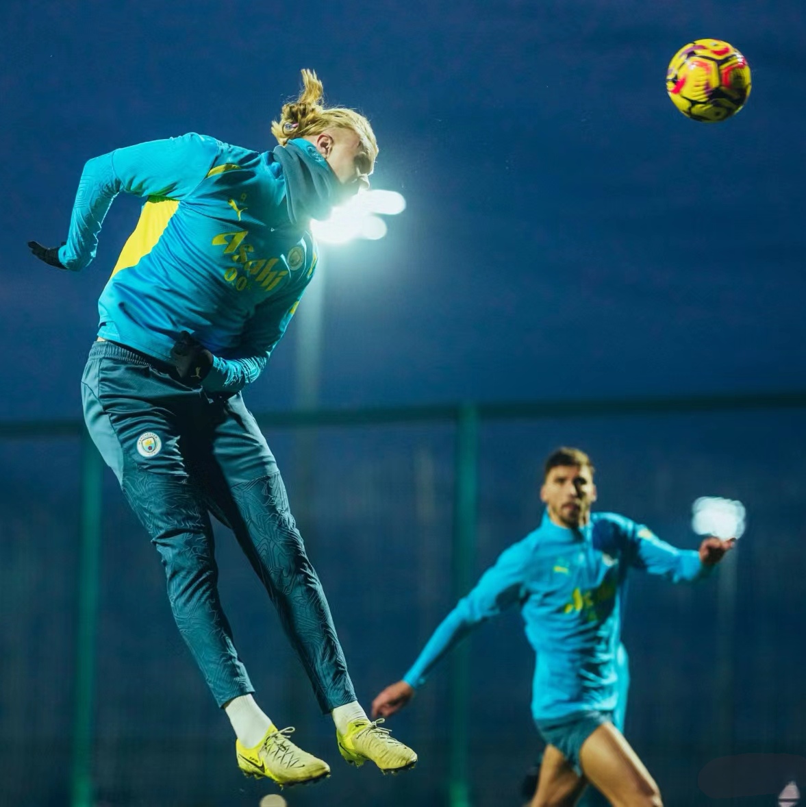 IM体育app-曼城防守困难,需要提高配合默契