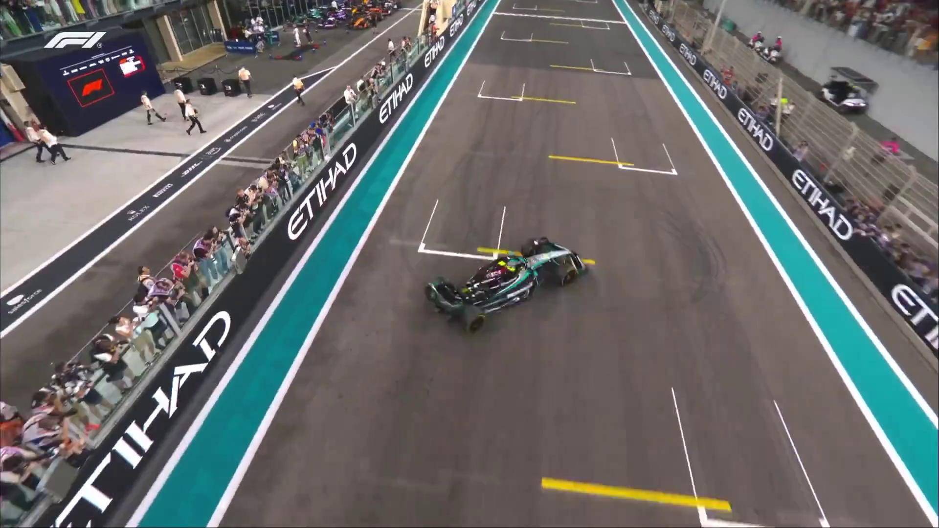 IM体育app-梅赛德斯绝杀阿斯顿马丁，汉密尔顿惊艳四座的简单介绍