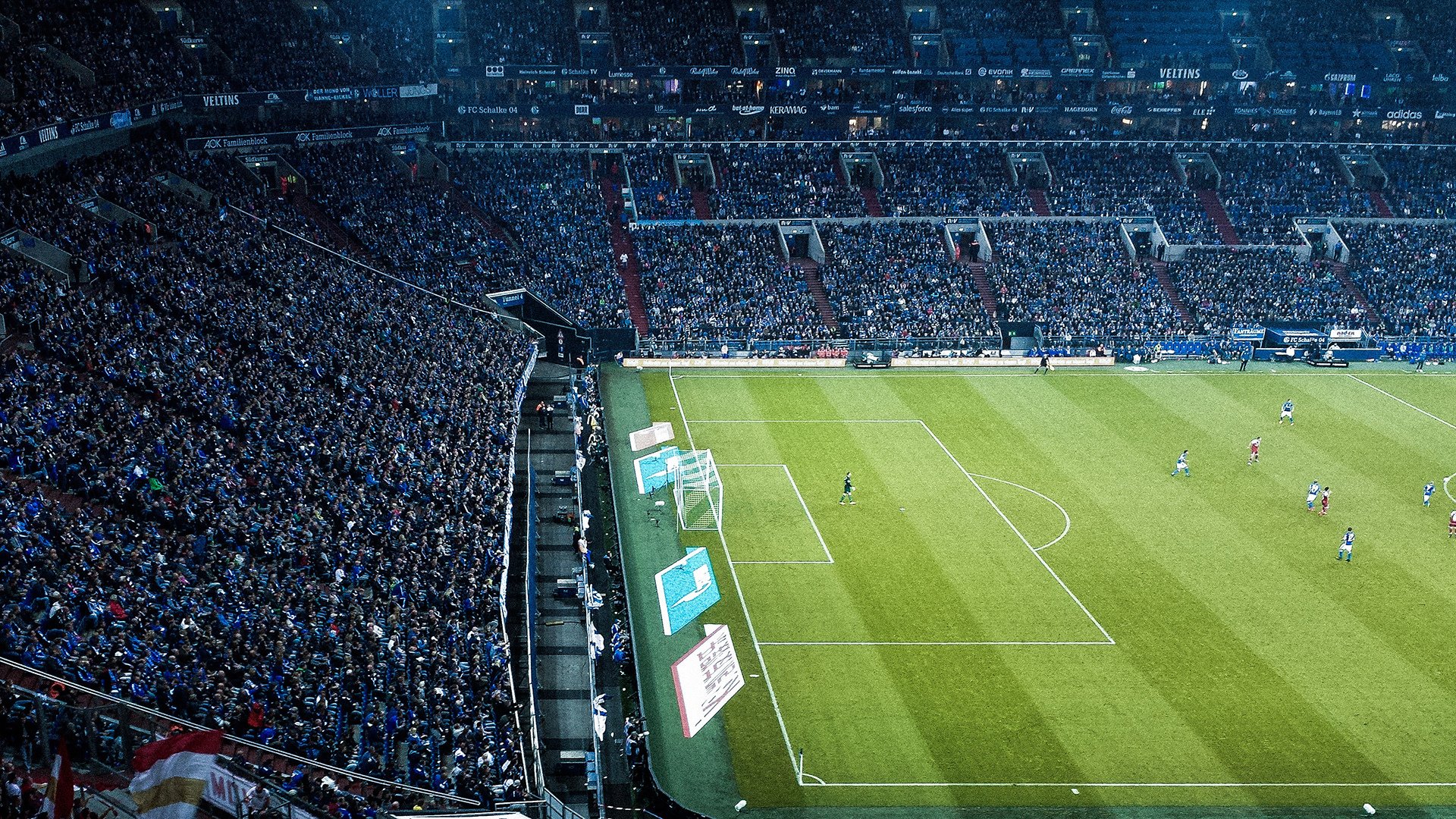 IM体育app-压力熔炉铸就英雄，劳塔罗逆境爆发引领那不勒斯狂胜曼联