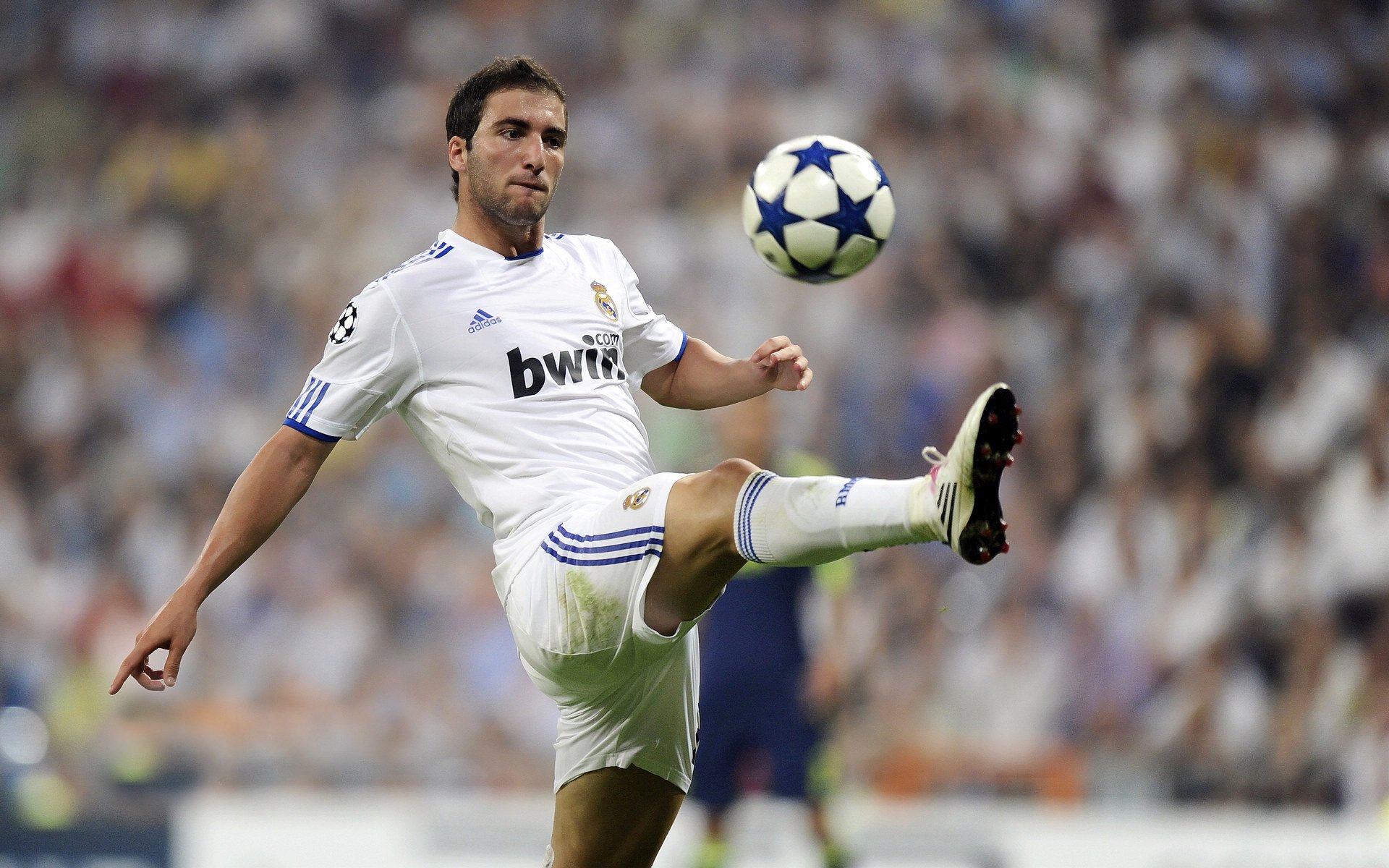 IM体育在线注册-硬仗中的爆发，卡塞米罗压力下救主，巴萨式坚韧助阿根廷破局